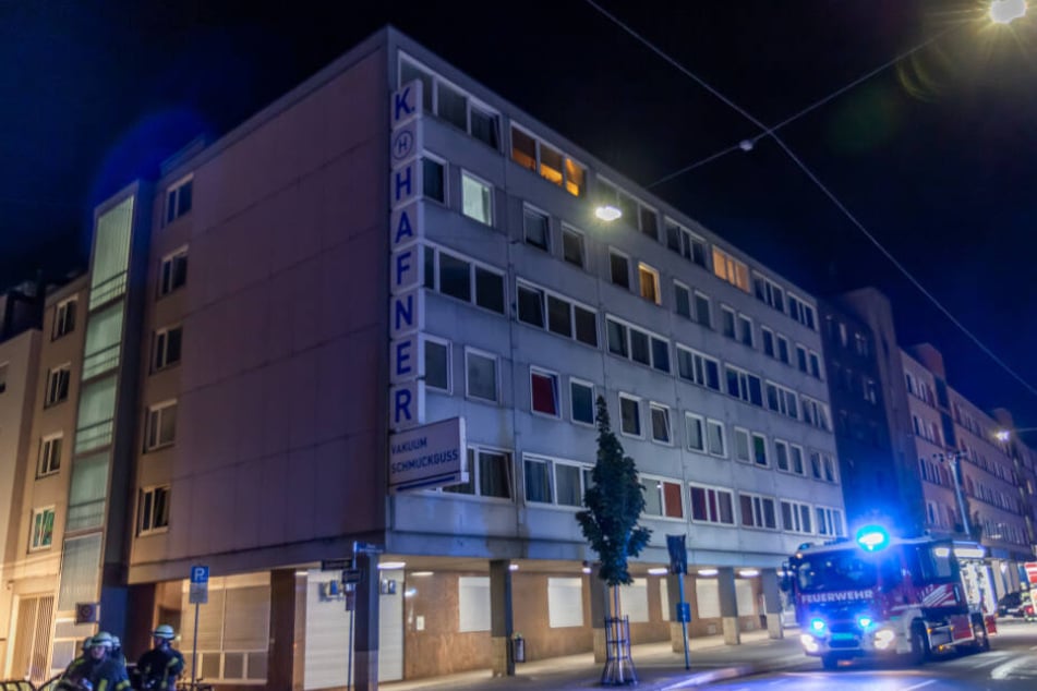 In einer Wohnung des Mehrfamilienhauses brach das Feuer aus.