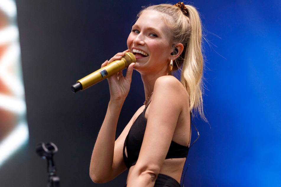 Einer der Headliner des Musikprogramms ist das badische Gesangsduo Glasperlenspiel (im Foto: Sängerin Carolin Niemczyk, 35).