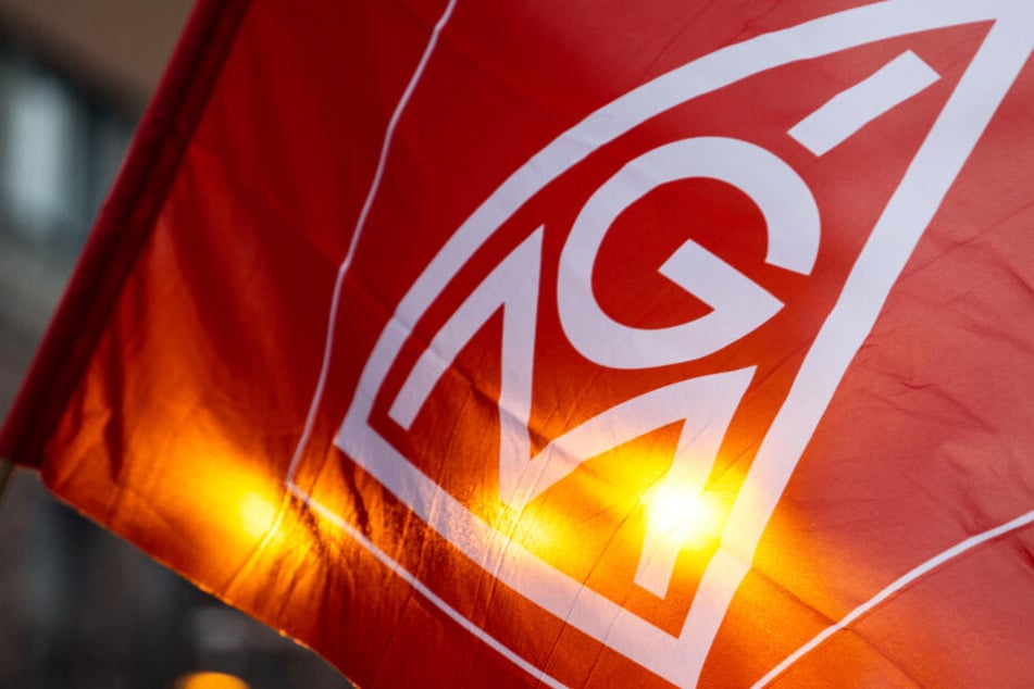 Schwerpunkte der IG Metall sind vor allem der Erhalt der Arbeitsplätze und die Weiterbildung der fast 900.000 Arbeitnehmer.