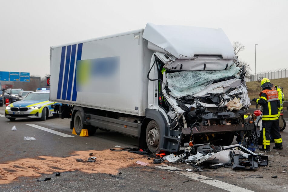 Auf der A3 auf Höhe des Frankfurter Flughafens kam es am Dienstagnachmittag zu massiven Verkehrsbeeinträchtigungen aufgrund eines Lastwagen-Unfalls.