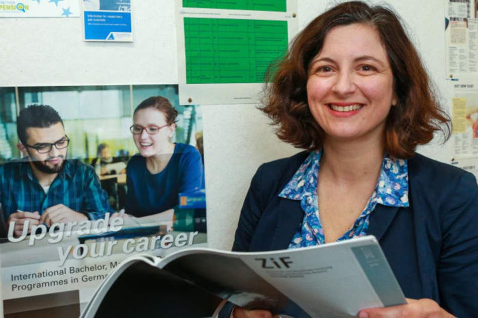 Eleni Andrianopulu, Leiterin des Welcome-Centres an der Uni Bielefeld, hofft darauf, dass sich weitere Wohnungen finden.