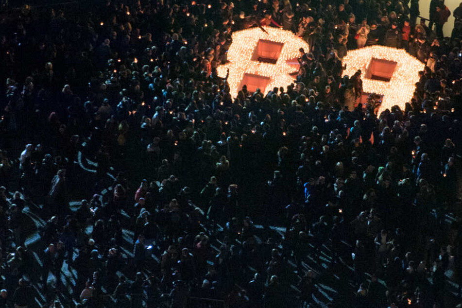 Dazu sollen sich die Menschen am 9. Oktober in einem Lichtring treffen.