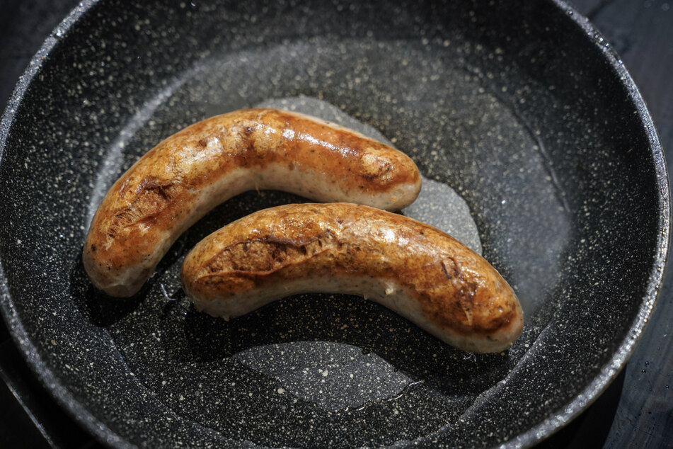 Braun gegrillt, ist der feine Unterschied zur normalen Bratwurst nicht zu sehen.