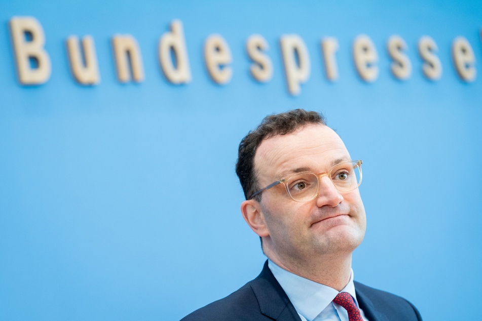 Bundesgesundheitsminister Jens Spahn (40, CDU) wollte die Berichterstattung über seine millionenteure Villa gerichtlich verbieten lassen - doch das hat nicht geklappt.