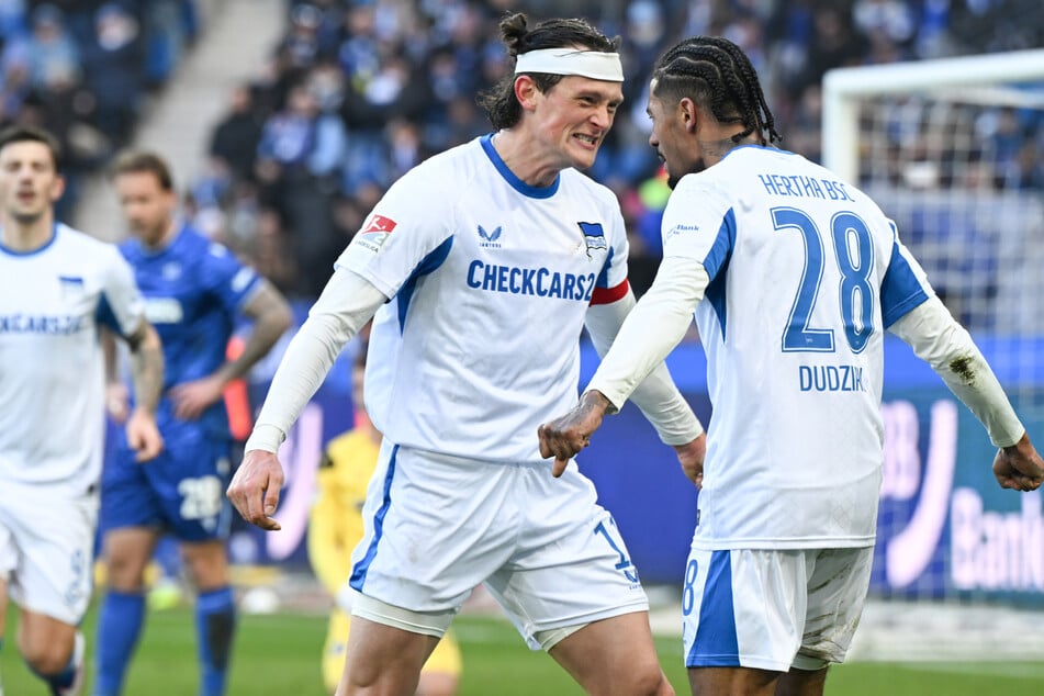 Torschützen unter sich: Jeremy Dudziak (30, r.) rettete Hertha nach Vorlage von Fabian Reese (28, l.) zumindest einen Punkt.