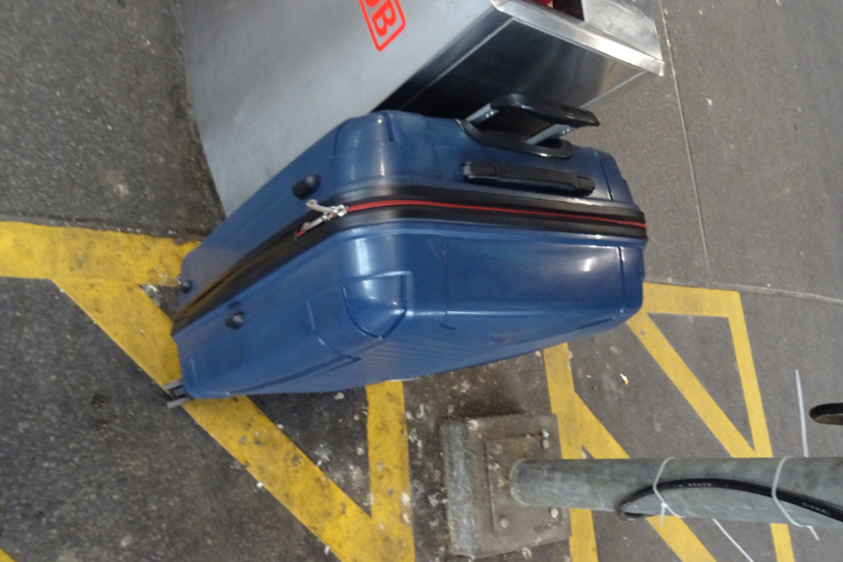 Am Bahnhof fanden die Beamten den Koffer voller Drogen.