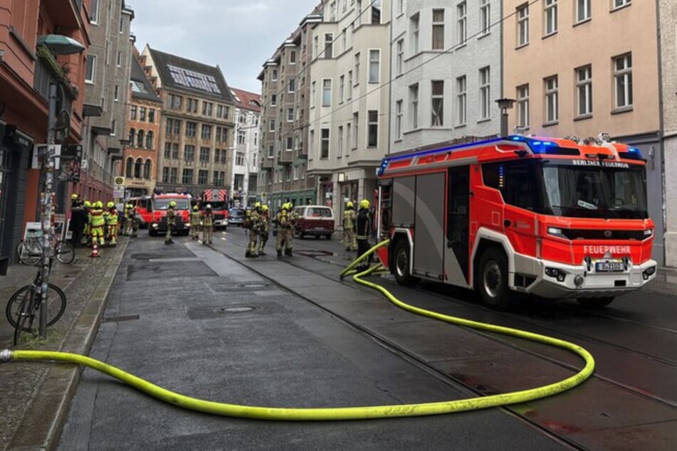 In Berlin-Mitte ist am Freitag ein Feuer in einem Treppenhaus ausgebrochen.