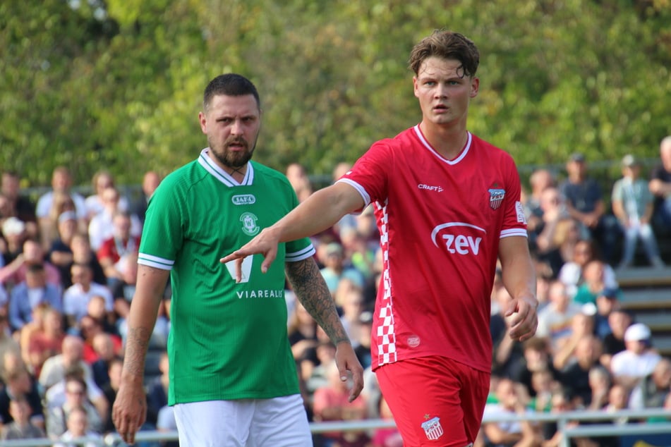 Frühe Führung für den FSV durch Tim Hannemann (r.).