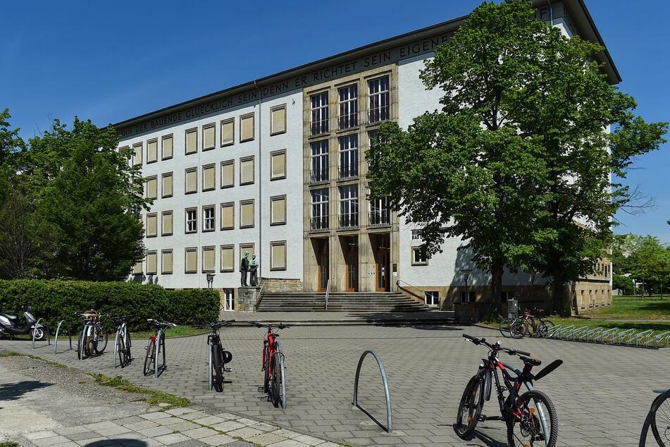 Am BSZ "Bau und Technik" in der Pirnaischen Vorstadt von Dresden warb die AfD-Jugend im Rahmen einer "Schultour" um Unterstützung. (Archivfoto)