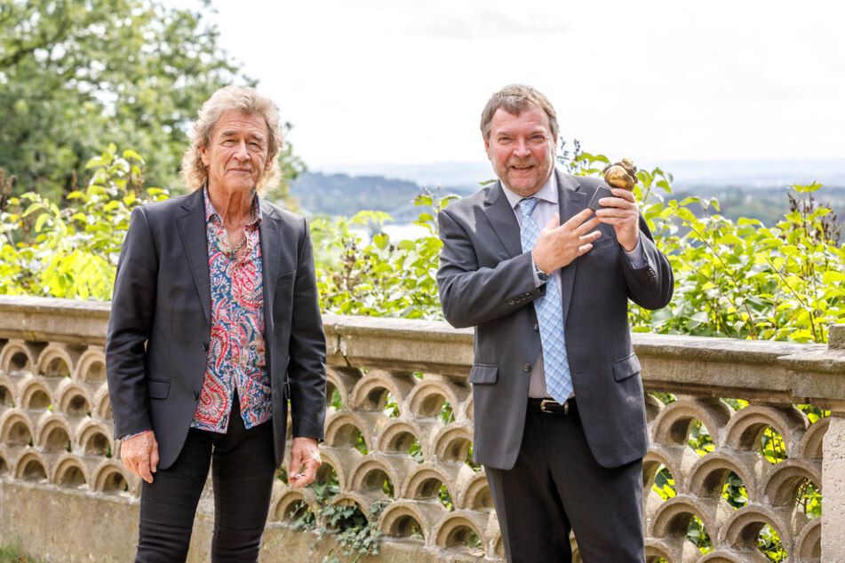 Die Laudatio für Claus-Peter Reisch (59, r.) hielt Rockmusiker Peter Maffay (71, l.).