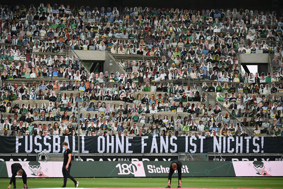 Einer Umrage zufolge stehen der Fan-Testphase in Bundesliga-Stadien 42 Prozent der Befragten negativ und 41 Prozent positiv gegenüber.