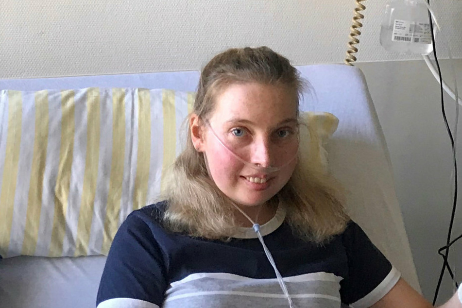 Nora (23) hat für ihren nach einer Leukämie-Behandlung geschwächten Körper Blutplasma von genesenen Covid-19-Patienten erhalten. Aber die Vorräte werden knapp.