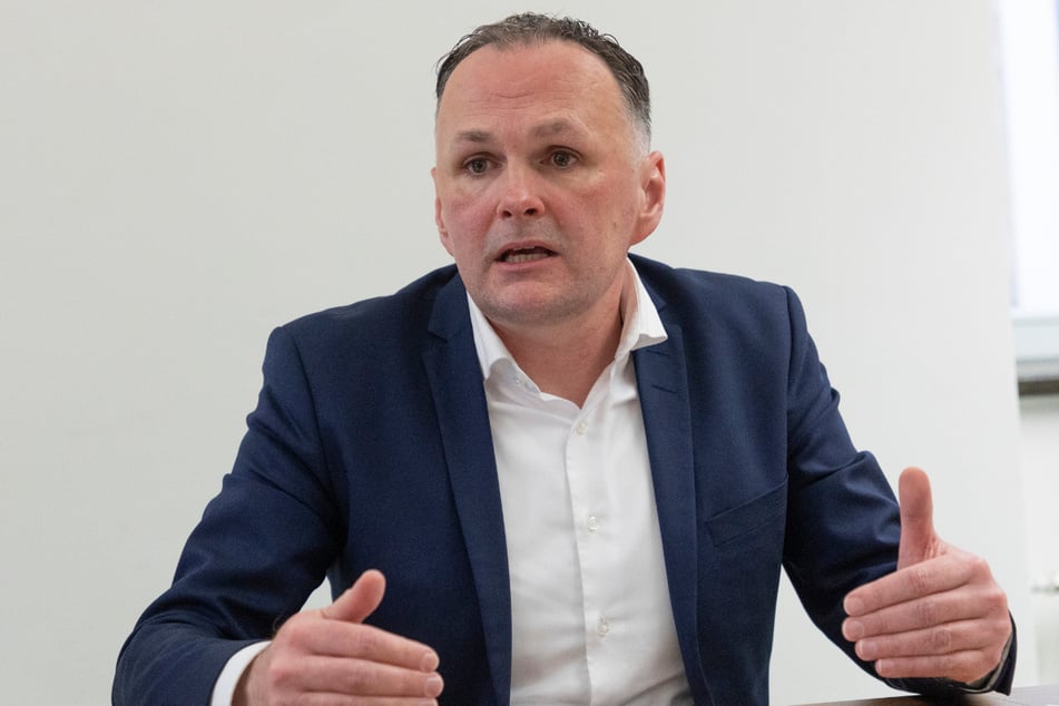 Linke-Fraktions-Chef André Schollbach (47) kritisiert das Stadtoberhaupt.
