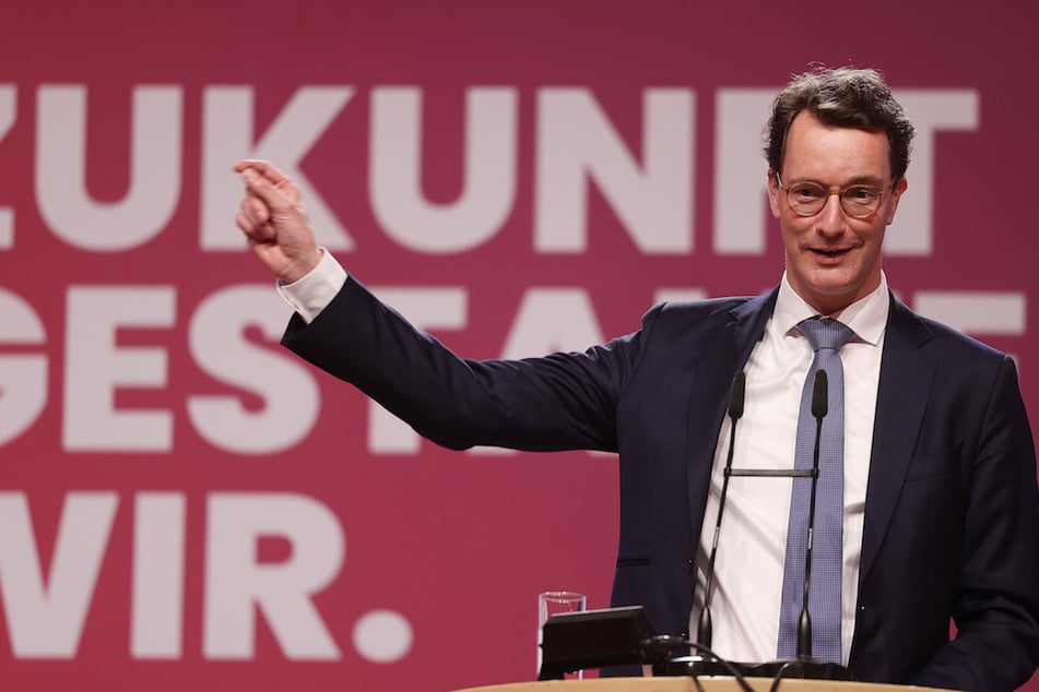 Der neue NRW-Ministerpräsident Hendrik Wüst (46, CDU) schlägt grundsätzlich eine Frau für das höchste Amt Deutschlands vor.