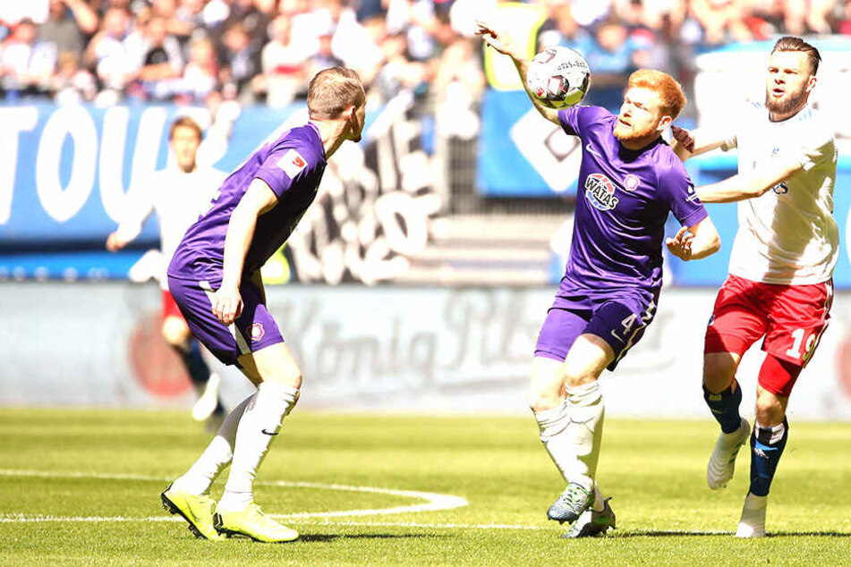 Fabian Kalig (l.) klärt vor Manuel Wintzheimer. Können Kalig und Co. an die Leistung beim HSV anknüpfen, dürfte keinem Bange sein.