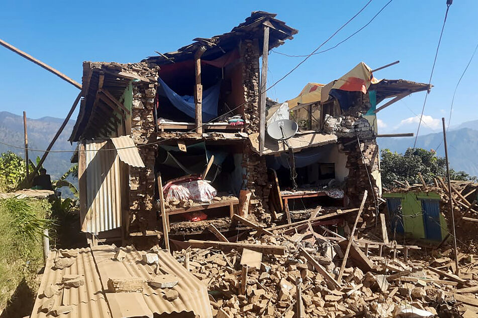 Vollkommen zerstört: Die Lehmbauten konnten dem starken Beben nicht standhalten.