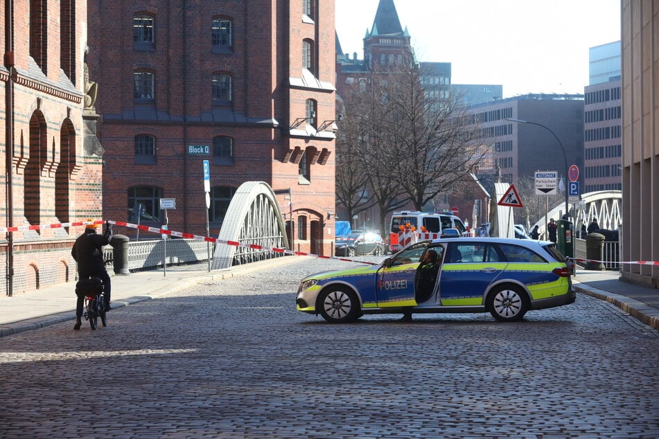 Die Polizei hat einen Sperrradius eingerichtet.
