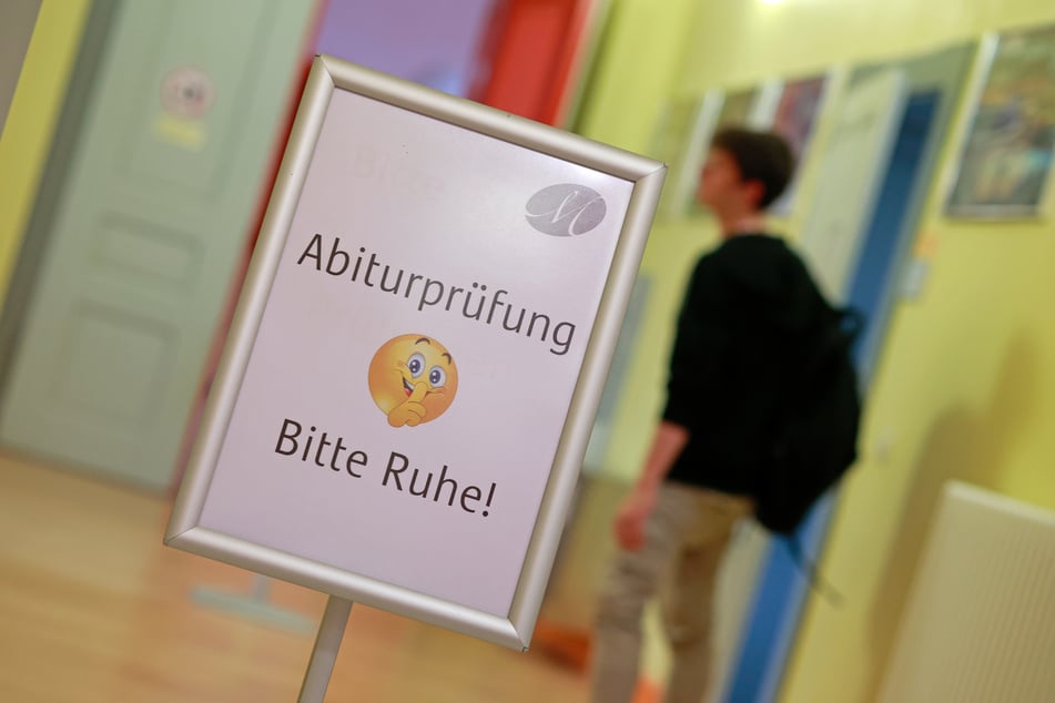 Die Abiturnoten in den einzelnen Fächern waren 2025 teils schlechter als im Vorjahr. (Symbolbild)