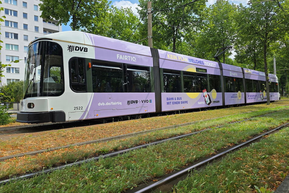 Mit einem "Swipe": Wofür diese DVB-Straßenbahn jetzt Werbung macht