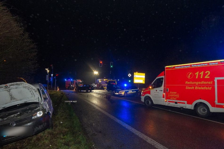Ein Rettungswagen brachte die Verletzten ins Krankenhaus.