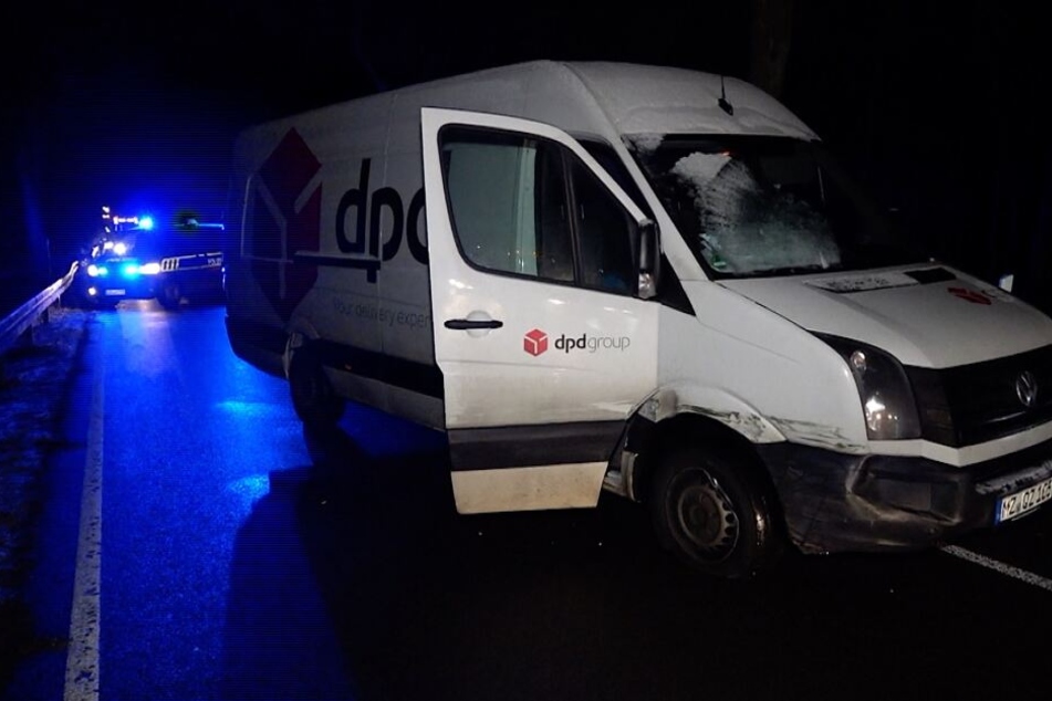 Der verunglückte Transporter auf der B71.