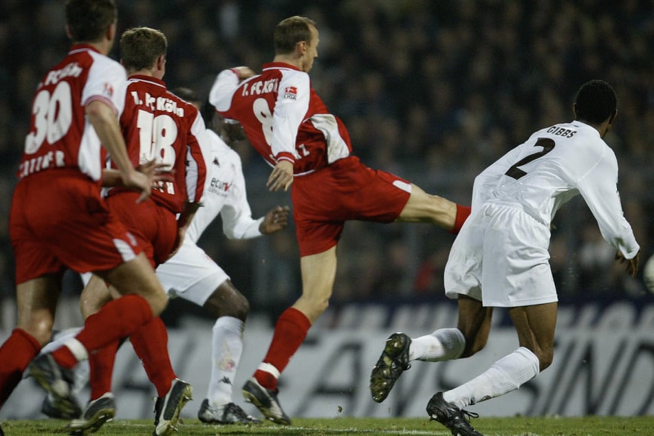 Ausgerechnet gegen den FC St. Pauli erzielte Scherz (2.v.r.) seinen einzigen Dreierpack in der Bundesliga.