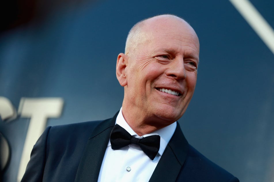 Bruce Willis' Zustand sei mobil. Allerdings mache ihm sein Gehirn Schwierigkeiten.