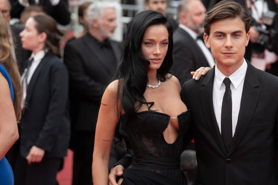 Wehen-Alarm bei Spielerfrau: Während er ein Match hat, beginnt für sie die Geburt