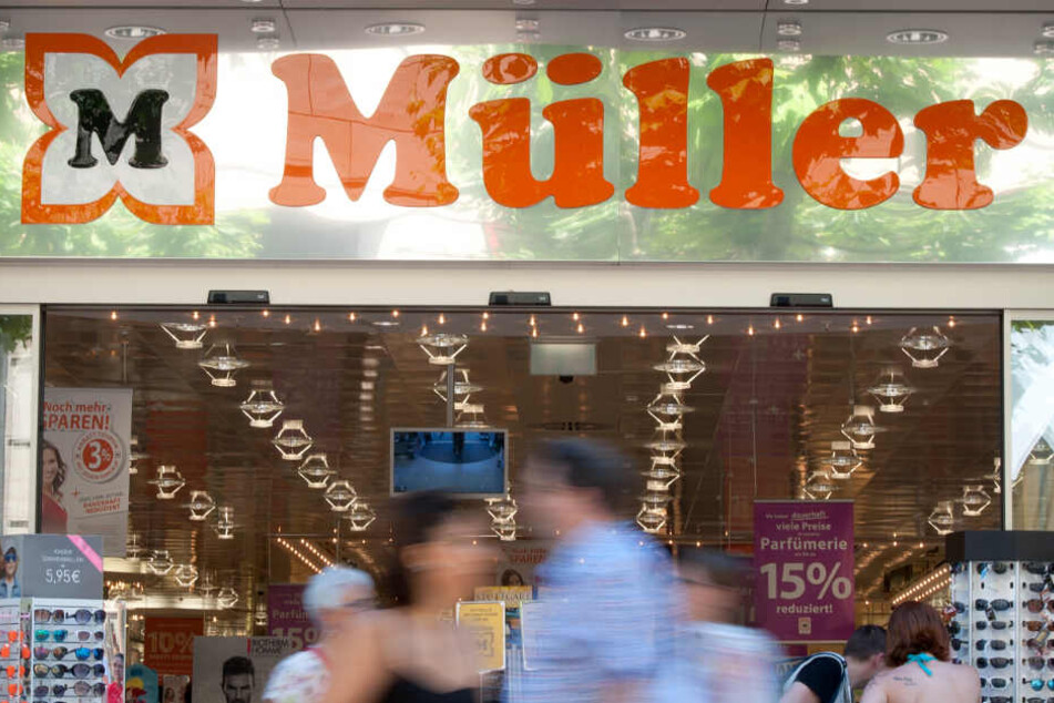 Erwin Müller (86), Gründer des Drogeriemarkts, bekommt 45 Millionen Euro Schadensersatz von der Schweizer Bank Sarasin.