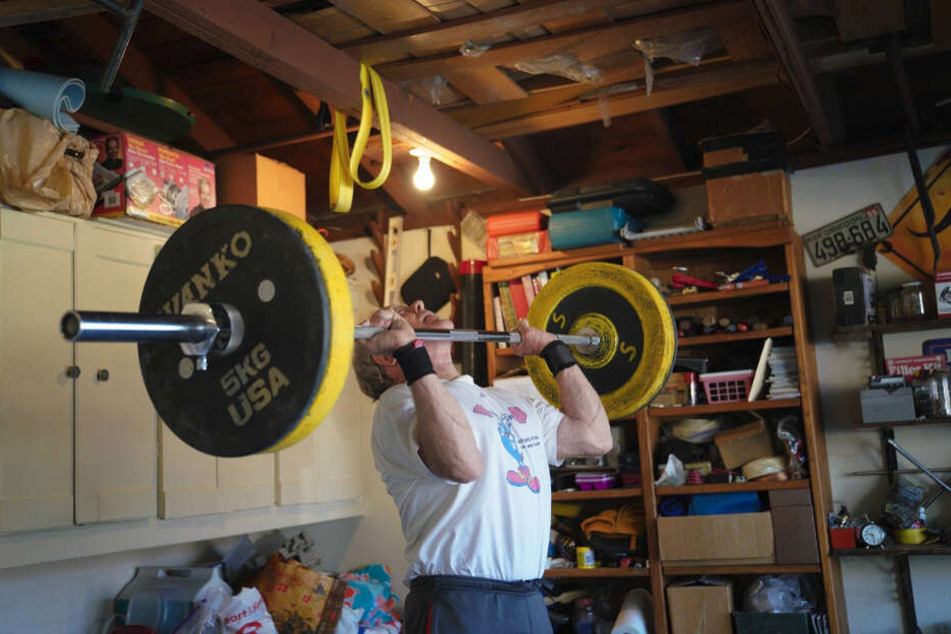 Der Gewichtheber Robert Strange hat die Sperre wegen Doping akzeptiert.