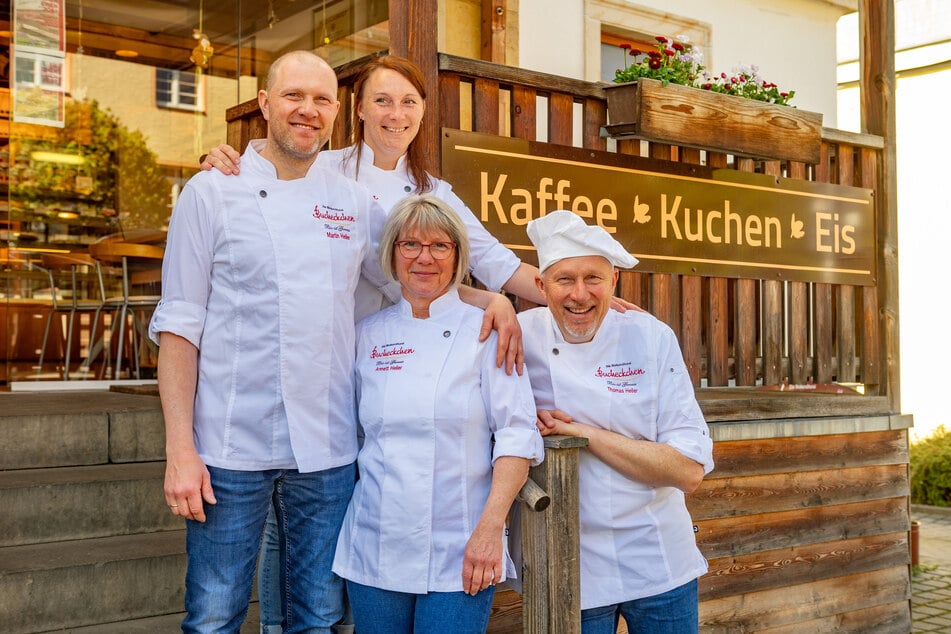 Die Bäckerei Buckeckchen ist ein Familienbetrieb: Martin (38, v.l.), Stefanie (32), Mama Annett und Thomas Heller (beide 59).