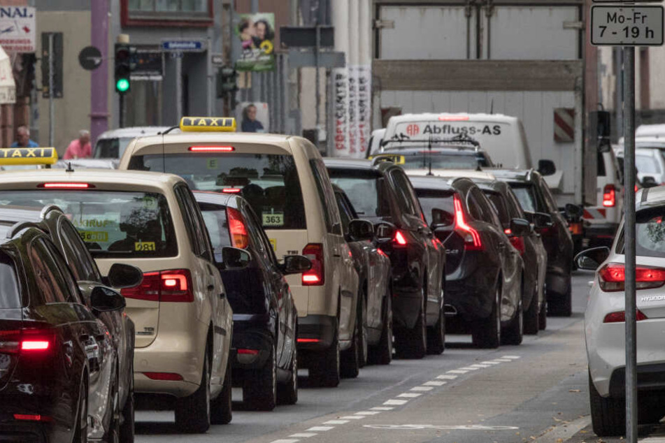 Dennoch standen die Hessen 2019 seltener im Stau als noch im Vorjahr (Symbolbild).