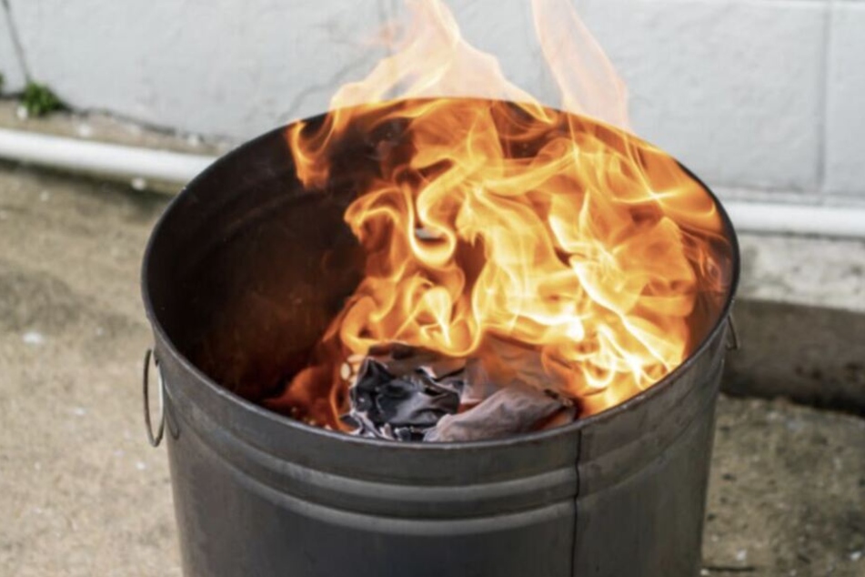 Die Mülltonne konnte schnell gelöscht werden. (Symbolfoto)