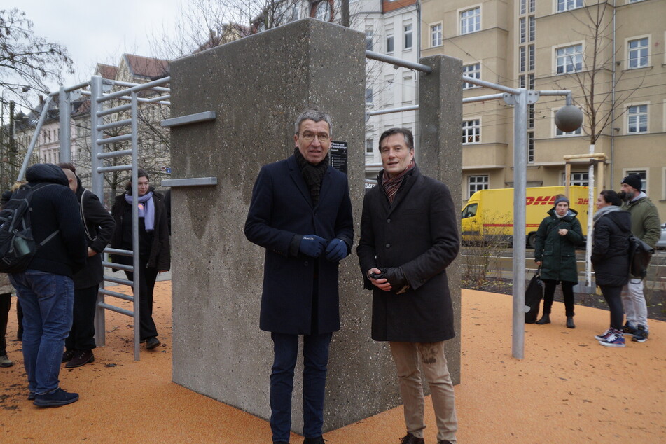 Baubürgermeister Thomas Dienberg (60, l.) und Umweltbürgermeister Heiko Rosenthal (48, Die Linke) waren vor Ort.