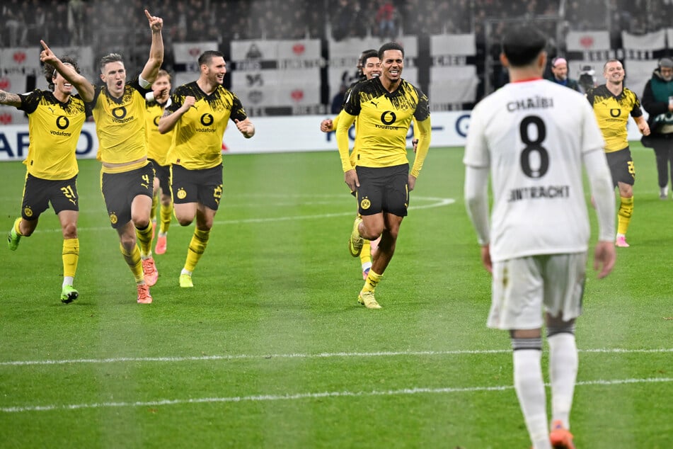 Fares Chaibi (r.) war einer von zwei Frankfurtern, denen die Nerven im entscheidenden Moment einen Streich spielten.