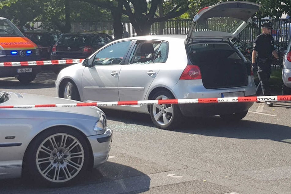 Der Tatort in Steilshoop: Das Opfer wurde an seinem Auto erschossen.
