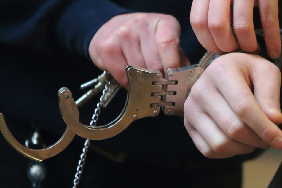 Die Polizei hat nach einem Sexualdelikt in Sachsen einen jungen Mann festgenommen. (Symbolbild)