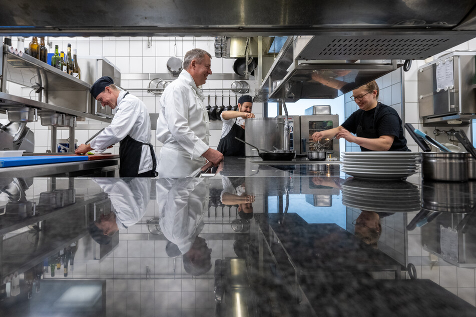 Ein Blick in die Küche des berühmten Restaurants "Stadtpfeiffer" in Leipzig.