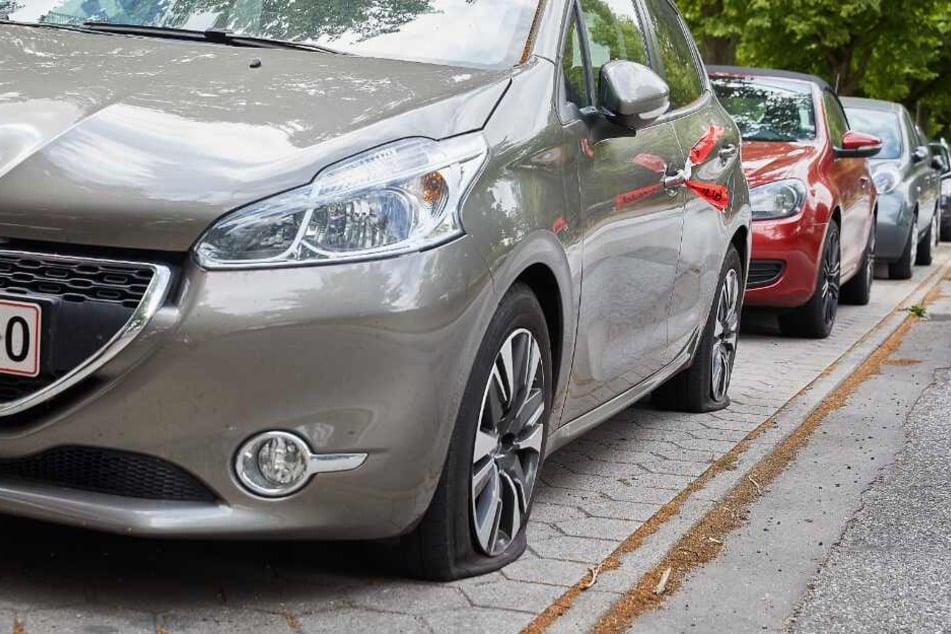 Die meisten beschädigten Autos haben ein ausländisches Kennzeichen.