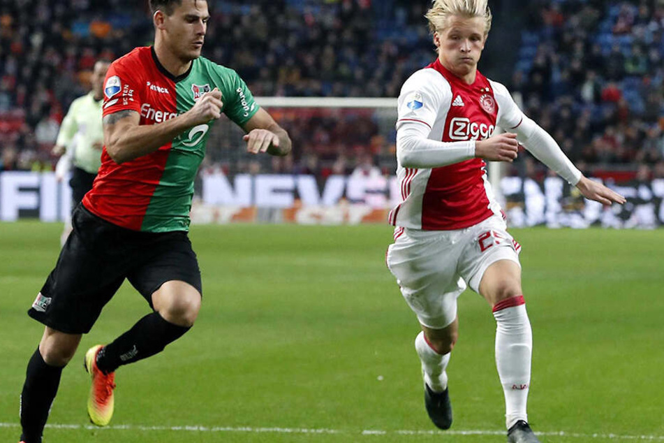 Dolberg (r) verlässt Ajax nach vier Jahren. 2015 kam er in die Talentschmiede von Amsterdam.
