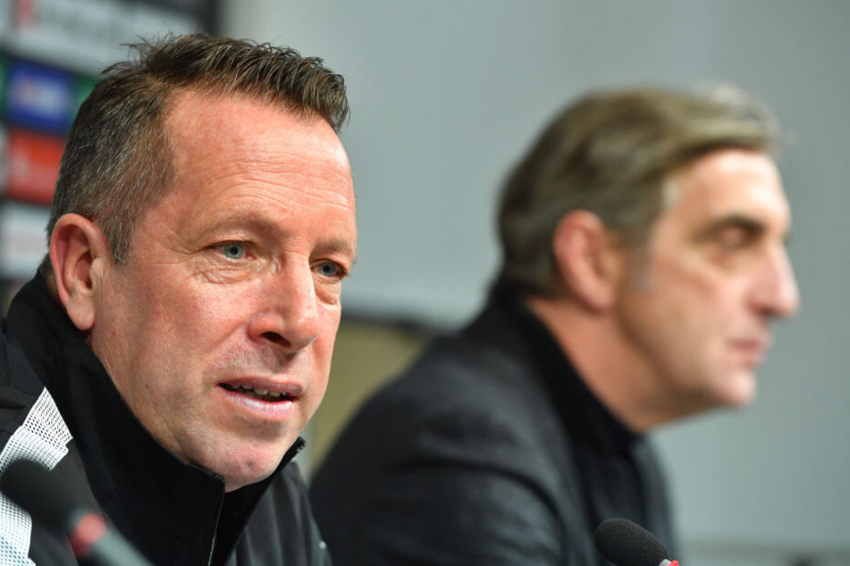 Neu-Coach Kauczinski neben Sportgeschäftsführer Ralf Minge bei der Pressekonferenz zu seiner Vorstellung als Dynamo-Trainer.