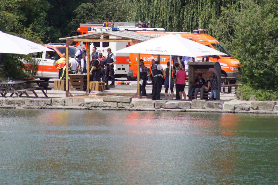 Einsatzkräfte am Ufer des Max-Eyth-Sees.