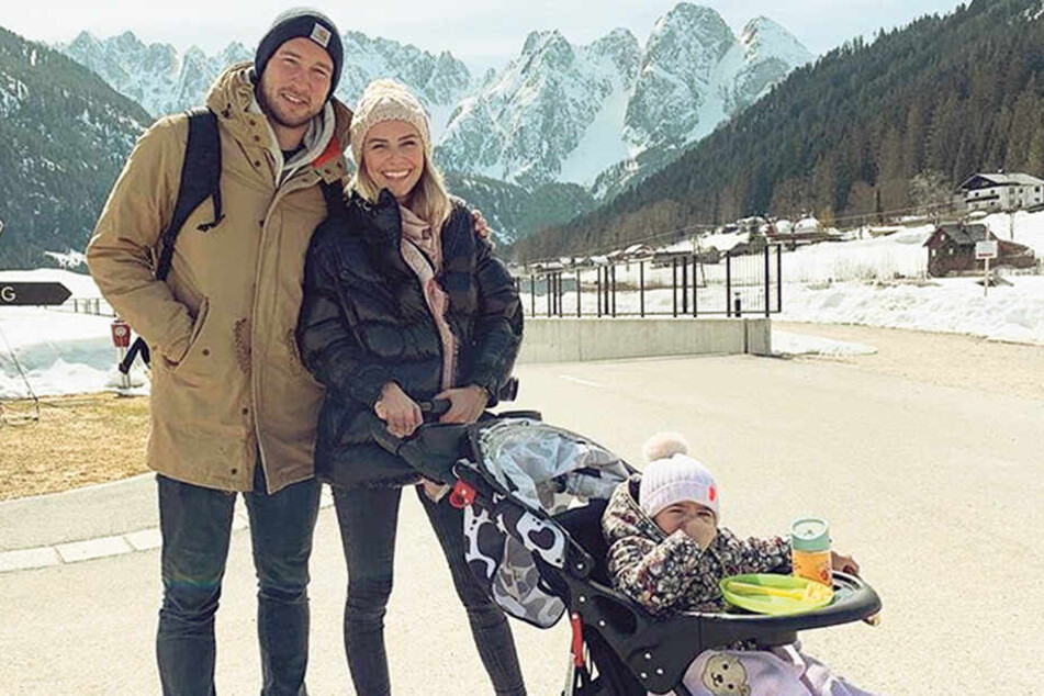 Mit Ehemann Toni (29) ist Josefin seit 2016 verheiratet. Die junge Familie auf Kurzurlaub in Österreich.