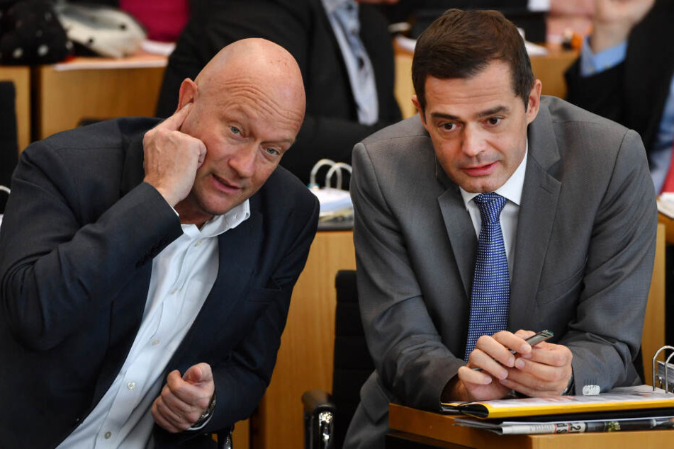 Mike Mohring (re.) hatte nach der Wahl von Thomas Kemmerich (li.) seinen Rückzug aus der CDU-Landesspitze erklärt.