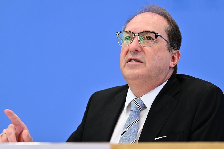 Auch Bundesinnenminister Alexander Dobrindt (55) äußerte sich zum Fall Liebich.