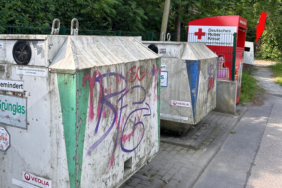 Superblitzer verbirgt sich hinter Containern