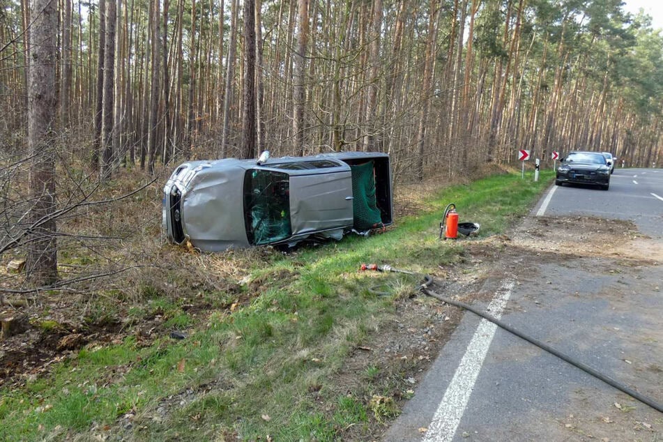 Einer 42-Jährigen ist am Samstag der Sekundenschlaf auf der B101 zum Verhängnis geworden.