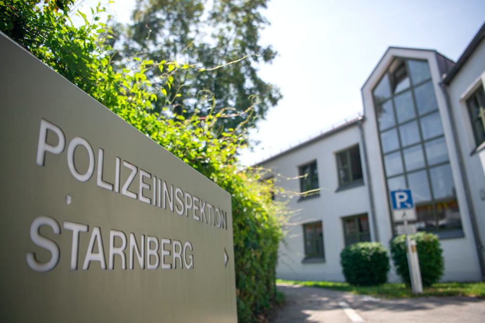 Die Polizeiinspektion Starnberg. Rund 50 Schüler hatten hier 2019 versucht, einen 15-Jährigen aus dem Polizeigewahrsam zu befreien.