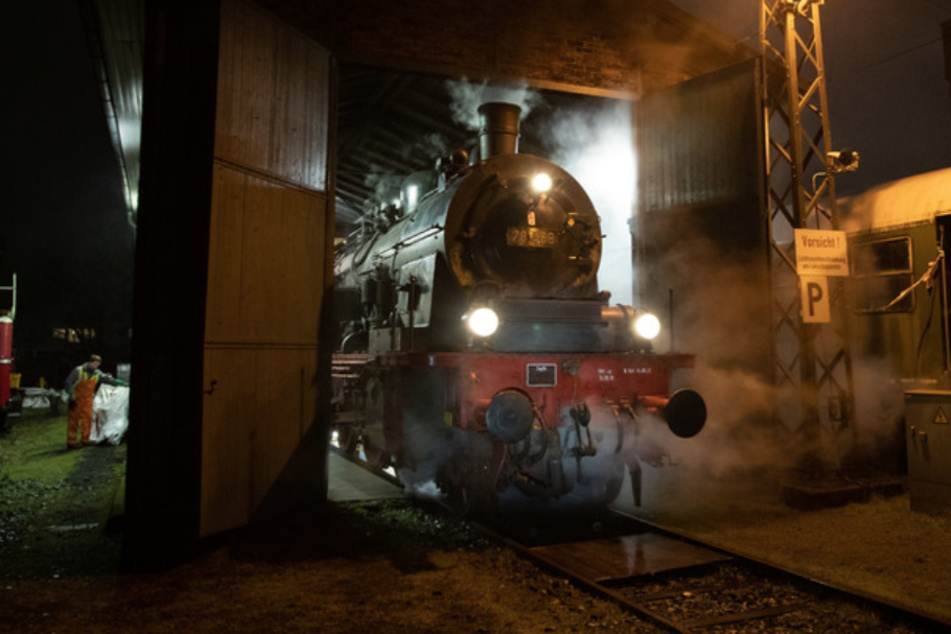 Die Lok von 1920 wird vom Förderverein Eisenbahn-Tradition aus Lengerich betrieben.