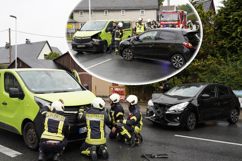 Unfall auf B98: Junge Frau kracht beim Abbiegen mit Opel-Fahrer zusammen